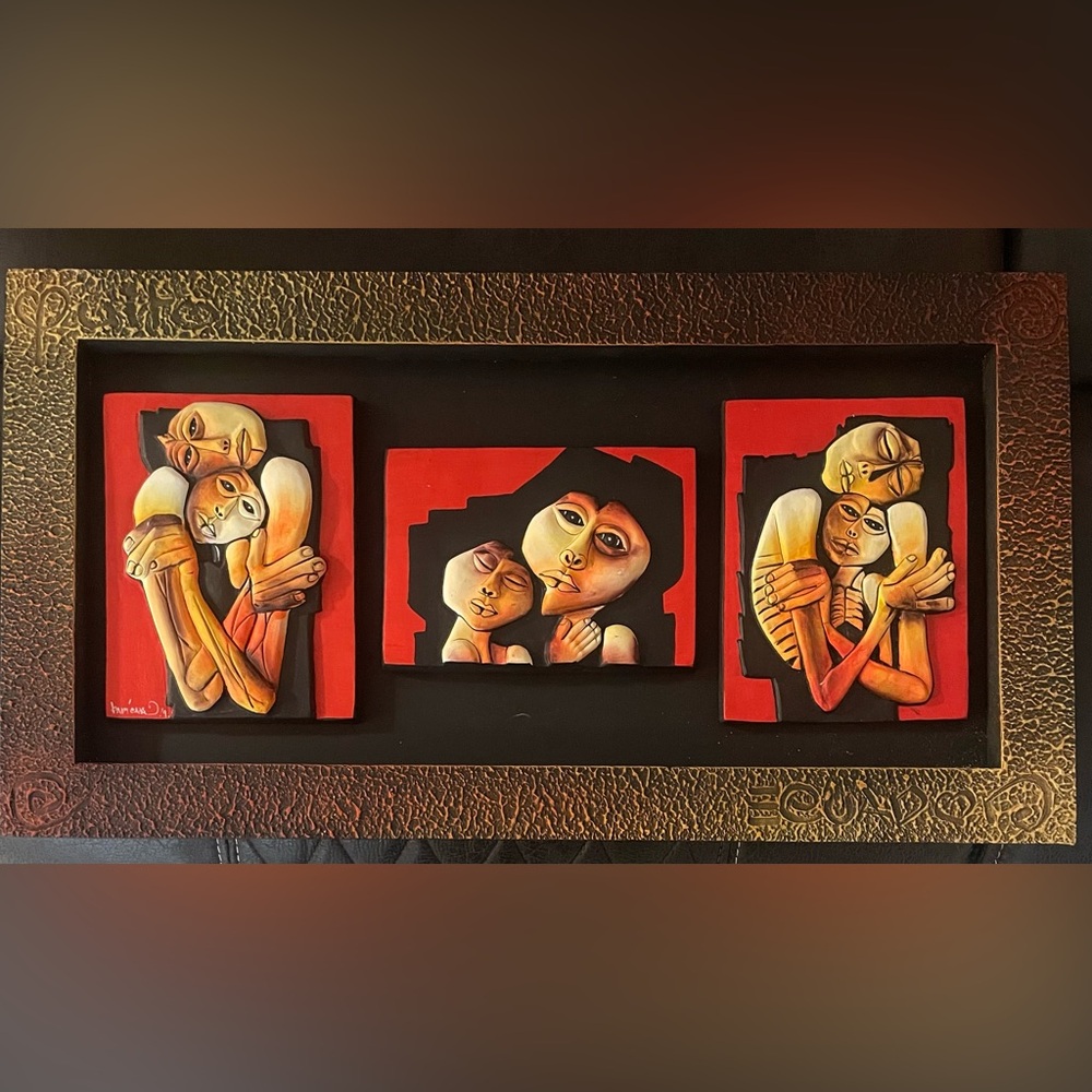 Beautiful Abstract Art hand crafted in 
El Salvador made from clay.